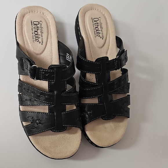 croft & barrow Shoes - Croft & Barrow Black and Tan Sandals - NWOT